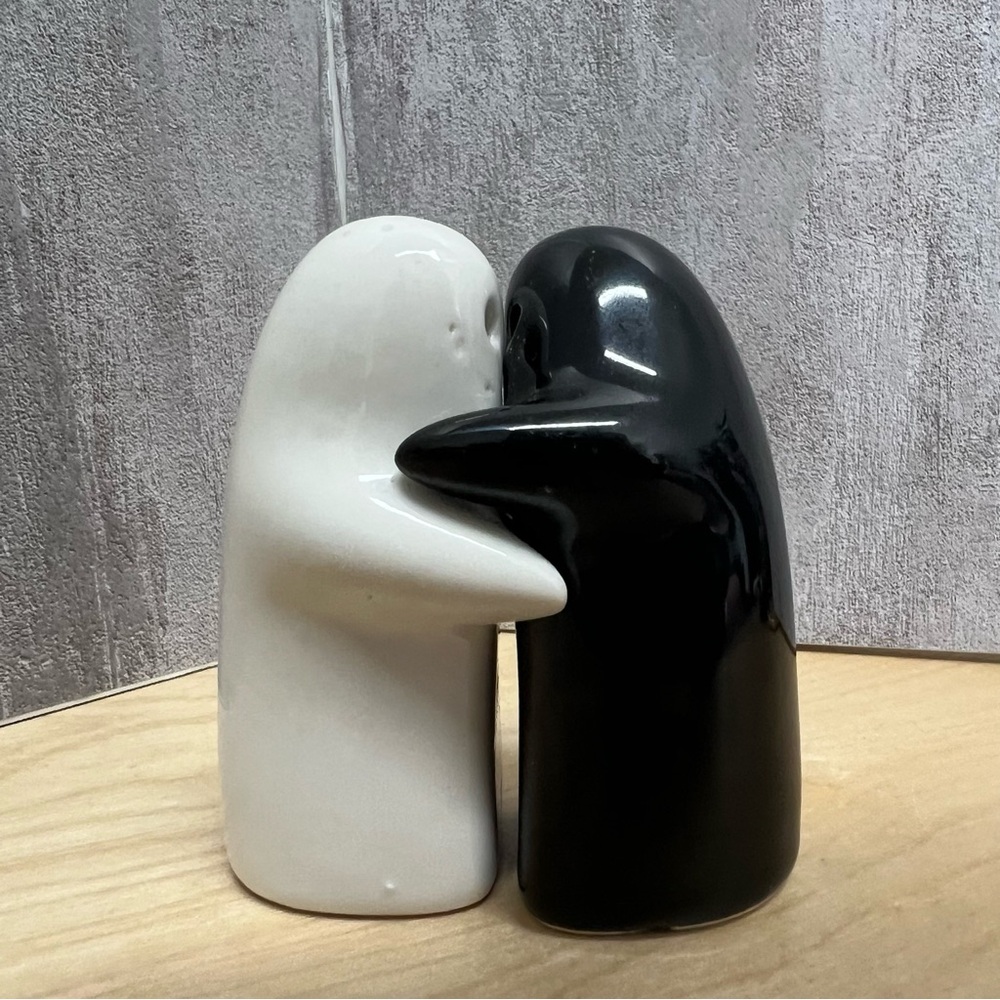Hugging Ghosts Halloween Salt and Pepper Shakers